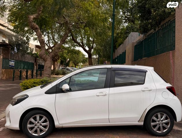 טויוטה יאריס