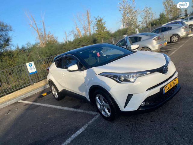 מודעת רכב טויוטה C-HR