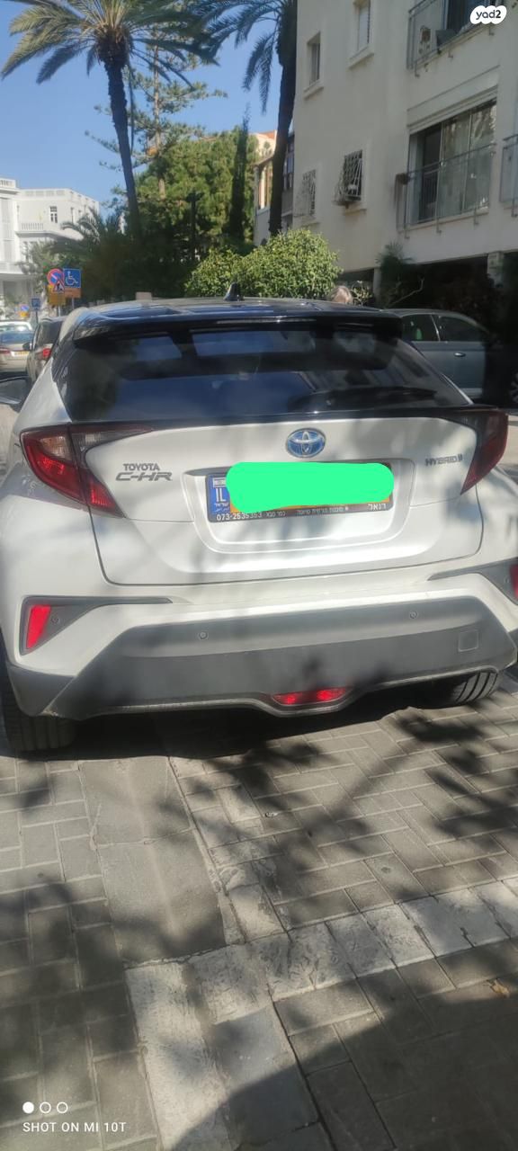 מודעת רכב טויוטה C-HR