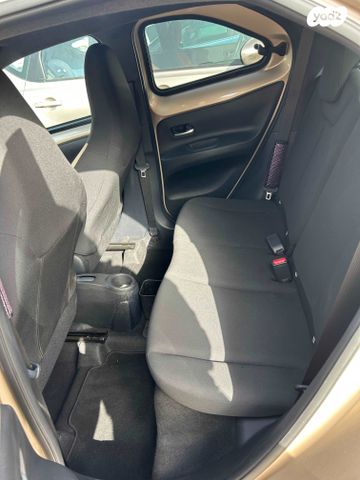 טויוטה אייגו X