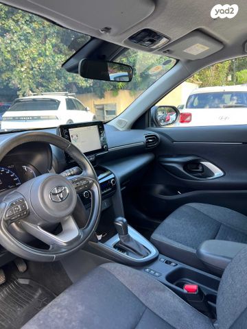 טויוטה יאריס קרוס