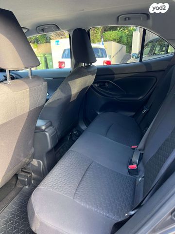 טויוטה יאריס קרוס