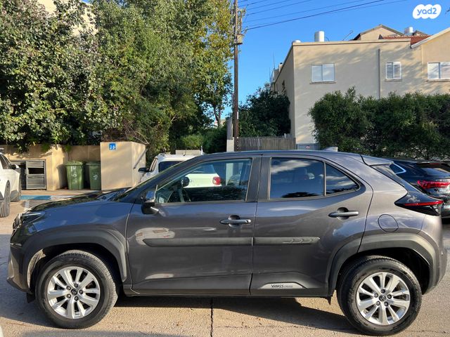 מודעת רכב טויוטה יאריס קרוס