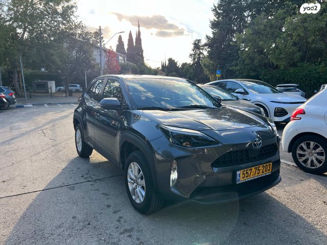 טויוטה יאריס קרוס