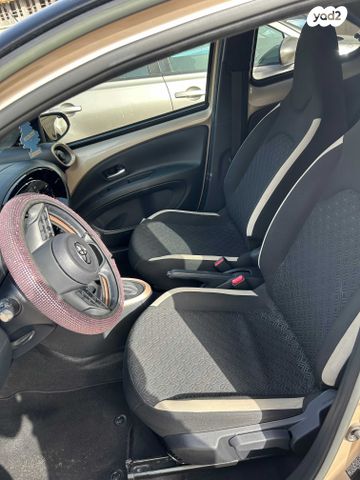 טויוטה אייגו X