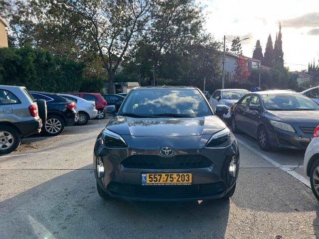 טויוטה יאריס קרוס