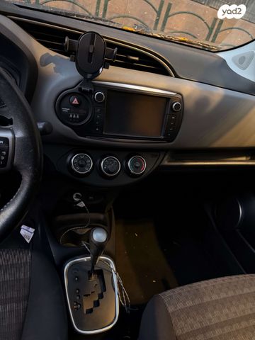 טויוטה יאריס