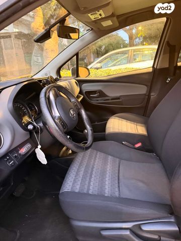 טויוטה יאריס