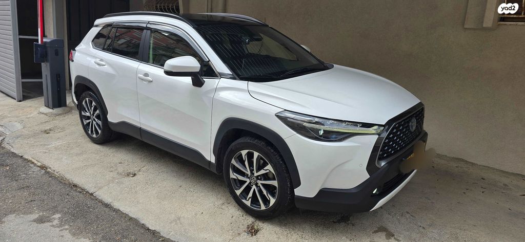 מודעת רכב טויוטה קורולה קרוס