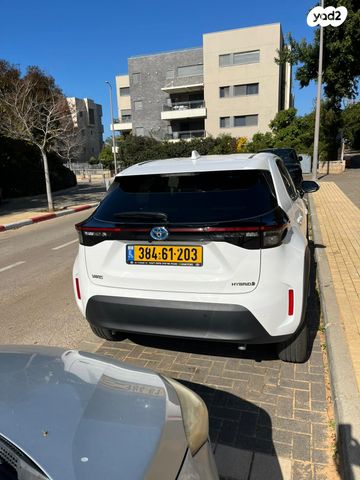 טויוטה יאריס קרוס