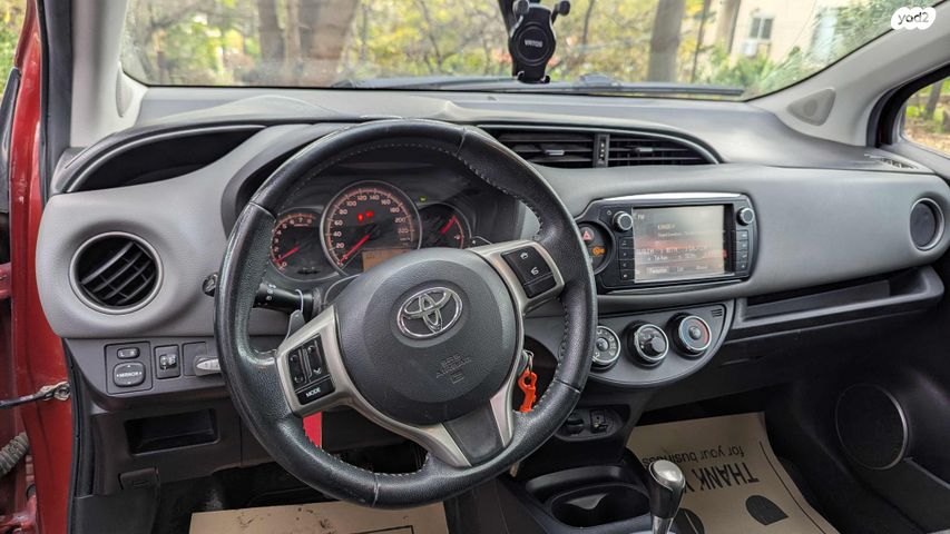 טויוטה יאריס