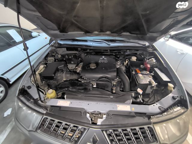 מיצובישי טרייטון / L200