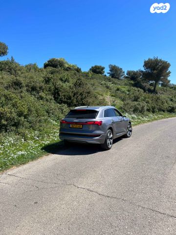 מודעת רכב אאודי E-tron