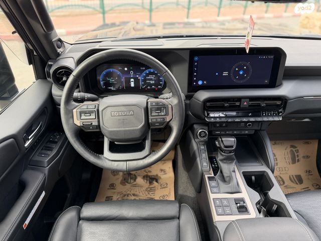 טויוטה לנד קרוזר