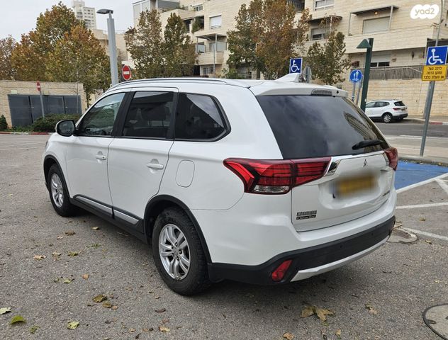 מיצובישי אאוטלנדר