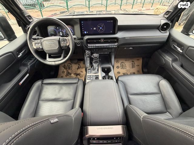 טויוטה לנד קרוזר