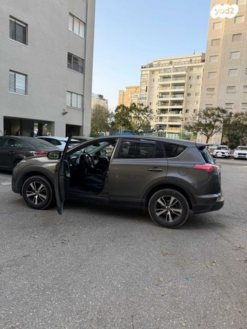 טויוטה RAV4