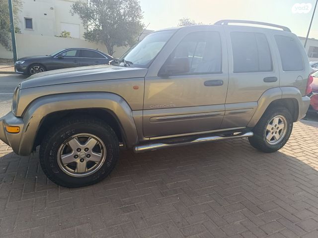 מודעת רכב ג'יפ צ'ירוקי