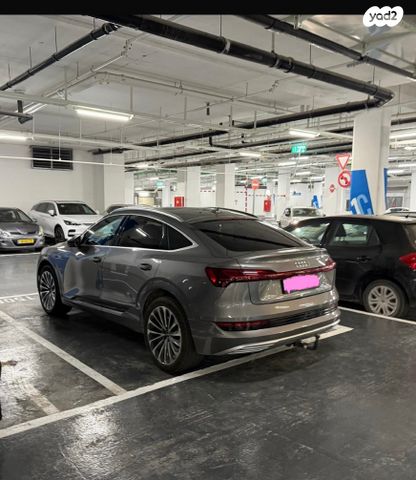מודעת רכב אאודי E-tron