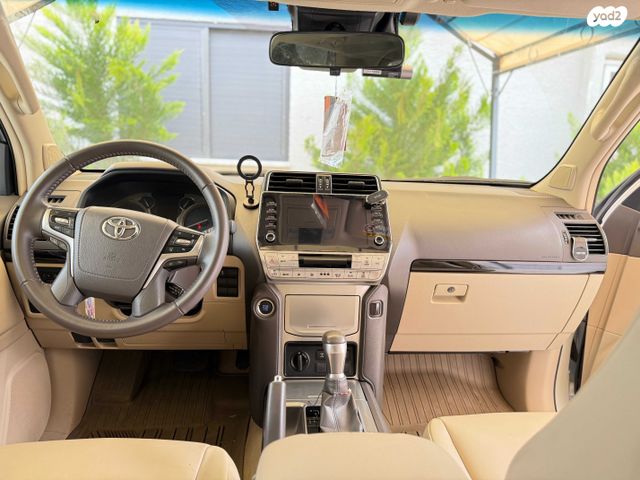 טויוטה לנד קרוזר