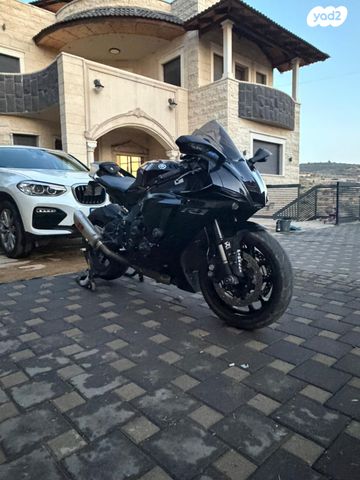 מודעת רכב ימאהה YZF-R1