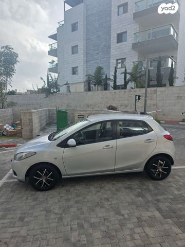 מודעת רכב מאזדה 2