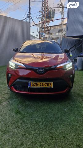 מודעת רכב טויוטה C-HR