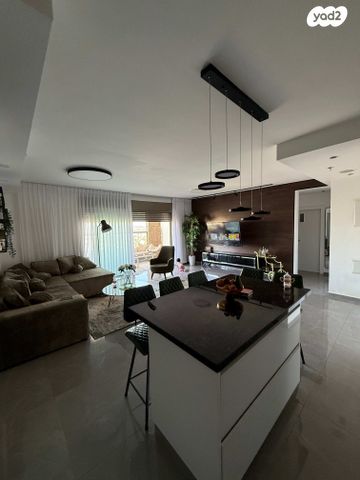 דירה, דרך בן גוריון 3, אבן גבירול, רחובות