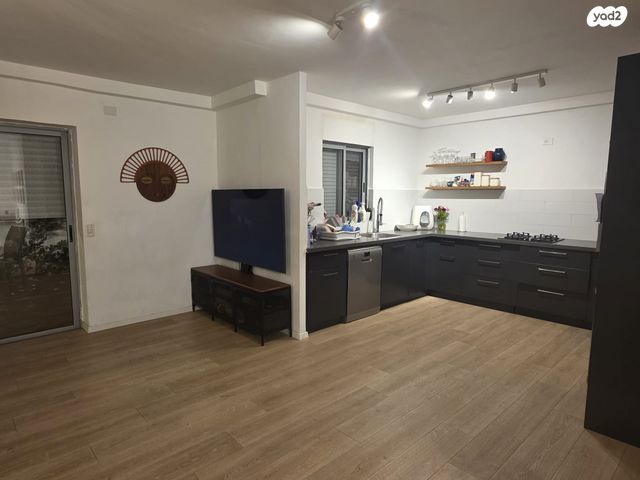 דופלקס, שנת היובל 4, גיל עמל, הוד השרון