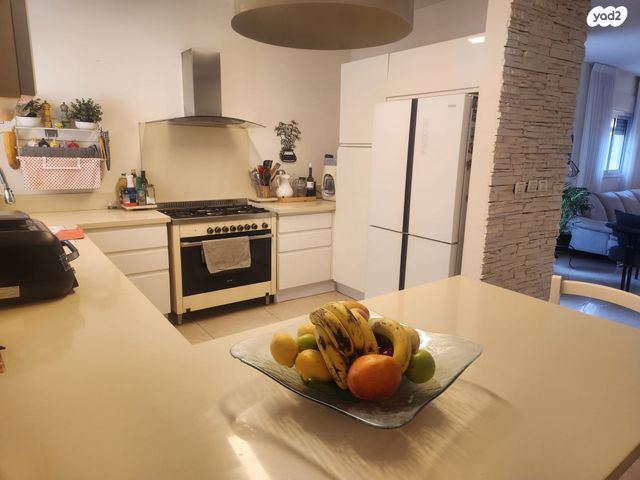 דו משפחתי, עפרוני 22, צוותא ב, אלפי מנשה