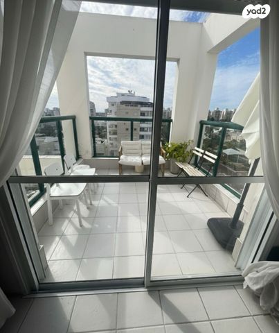 גג/ פנטהאוז, שדרות רוטשילד 15, רובע ט"ו, אשדוד