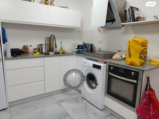 קרן היסוד 12