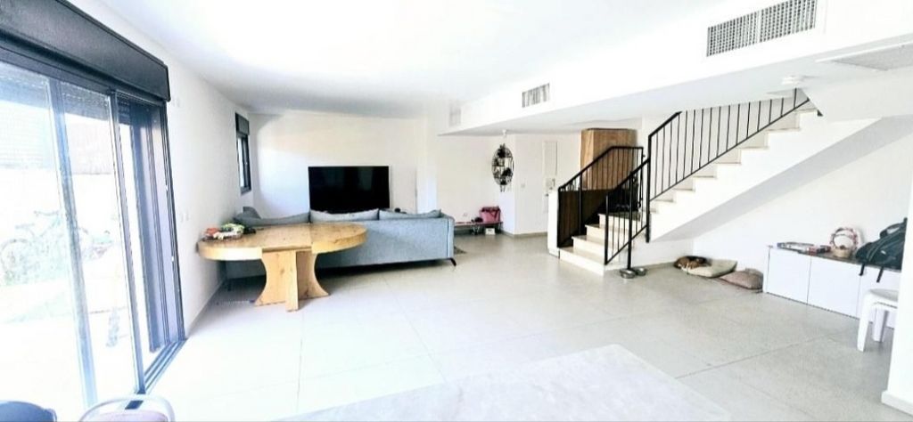 דירת גן, אוריהו הנביא 8, פסגות אפק, ראש העין