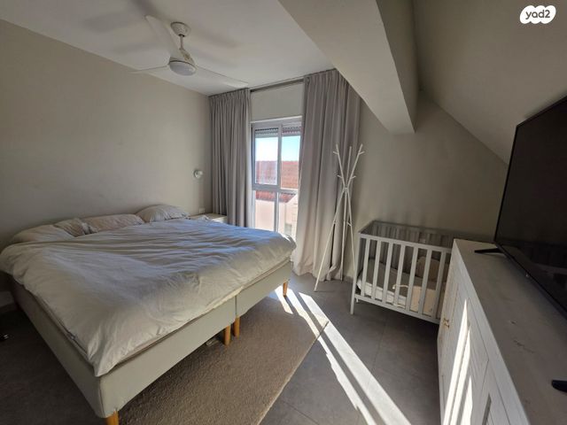 דופלקס, שנת היובל 4, גיל עמל, הוד השרון