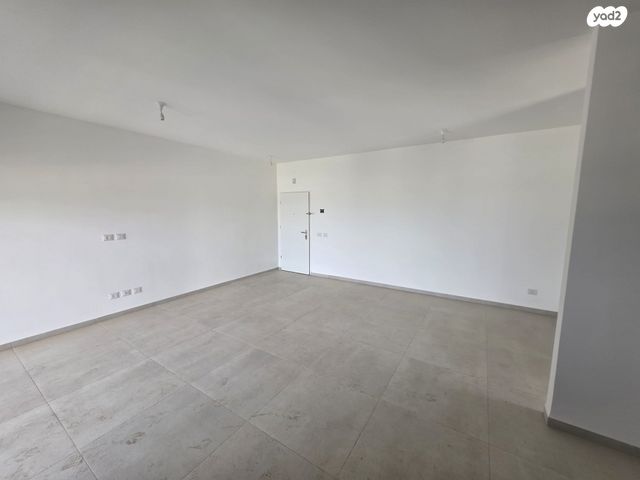 דירה, נחל צלמון 2, צור יצחק, צור יצחק