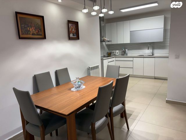 דירה, דרך כרמית 10, עין כרם, ירושלים