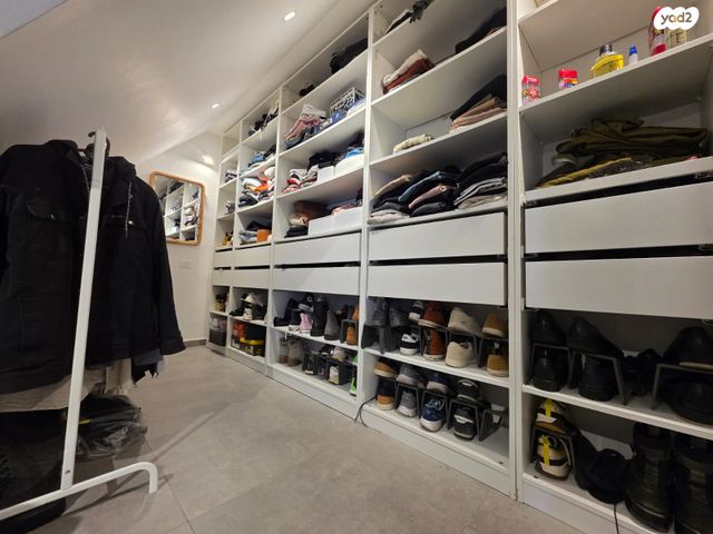 דופלקס, שנת היובל 4, גיל עמל, הוד השרון