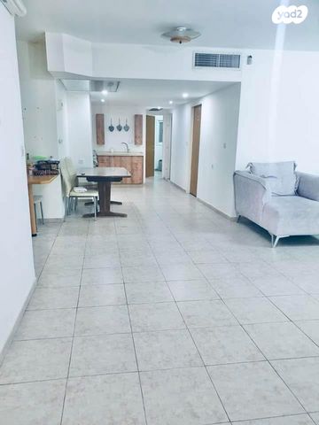 שדרות מנחם בגין 25