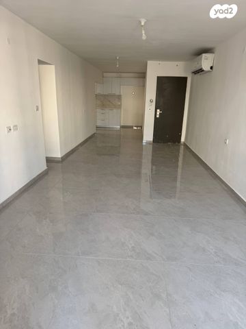 דירה, קרן היסוד 8, קרית שרת מערב, חולון