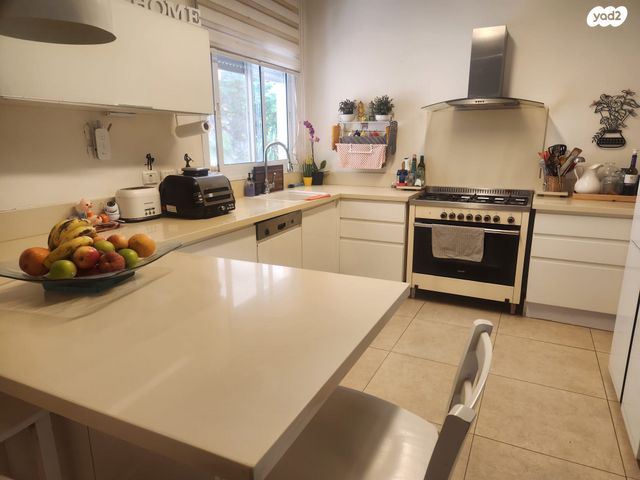 דו משפחתי, עפרוני 22, צוותא ב, אלפי מנשה