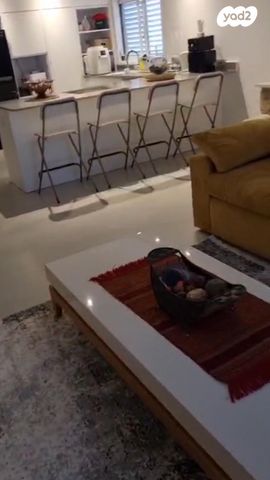 שדרות ז'בוטינסקי 18