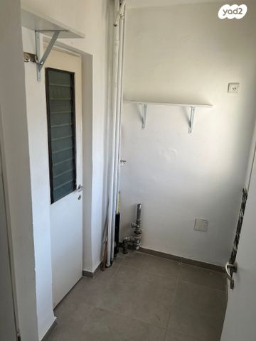 דירה, הורדים 11, רמות יצחק, נשר