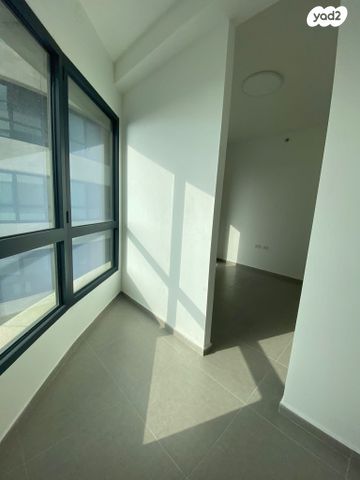 דירה, דרך מנחם בגין 158, מונטיפיורי, הרכבת, תל אביב יפו