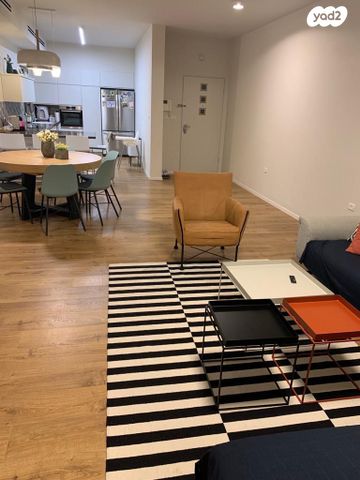 דירה, דרור 5, חלומות זכרון, זכרון יעקב