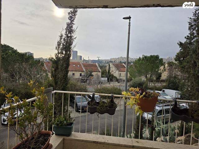 דירת גן, יגאל אלון 10, רמות, ירושלים