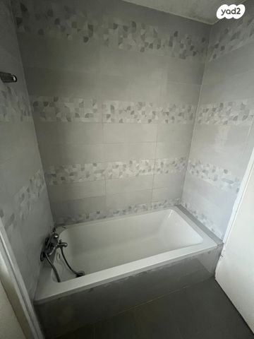 דירה, הורדים 11, רמות יצחק, נשר