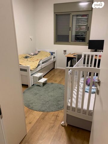 דירה, דרור 5, חלומות זכרון, זכרון יעקב