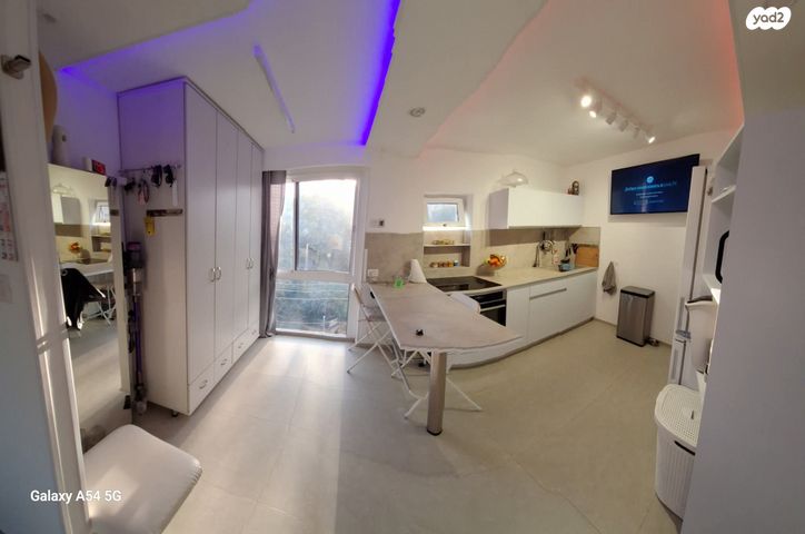 דירה, הגליל 25, המיסדים, כרמיאל