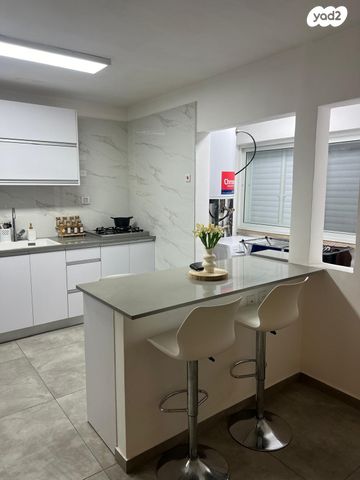 דירה, משה דיין 10, גני אלון, חדרה