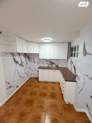 דירה, הרב עוזיאל 21, רמב"ם, חדרה